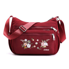 Schultertasche mit Blumenstickerei