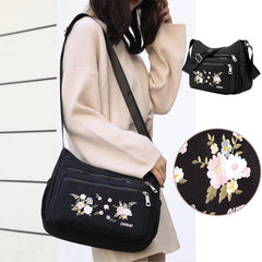 Schultertasche mit Blumenstickerei