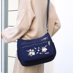 Schultertasche mit Blumenstickerei