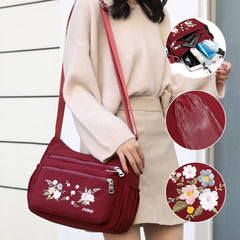 Schultertasche mit Blumenstickerei